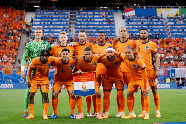 山间穿梭的,幸福列车,共览,乐发彩票开奖查询,开奖结果,互动预测平台,实时开奖,手机开奖查询